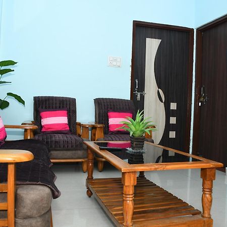 ורנאסי Indra Apartment מראה חיצוני תמונה