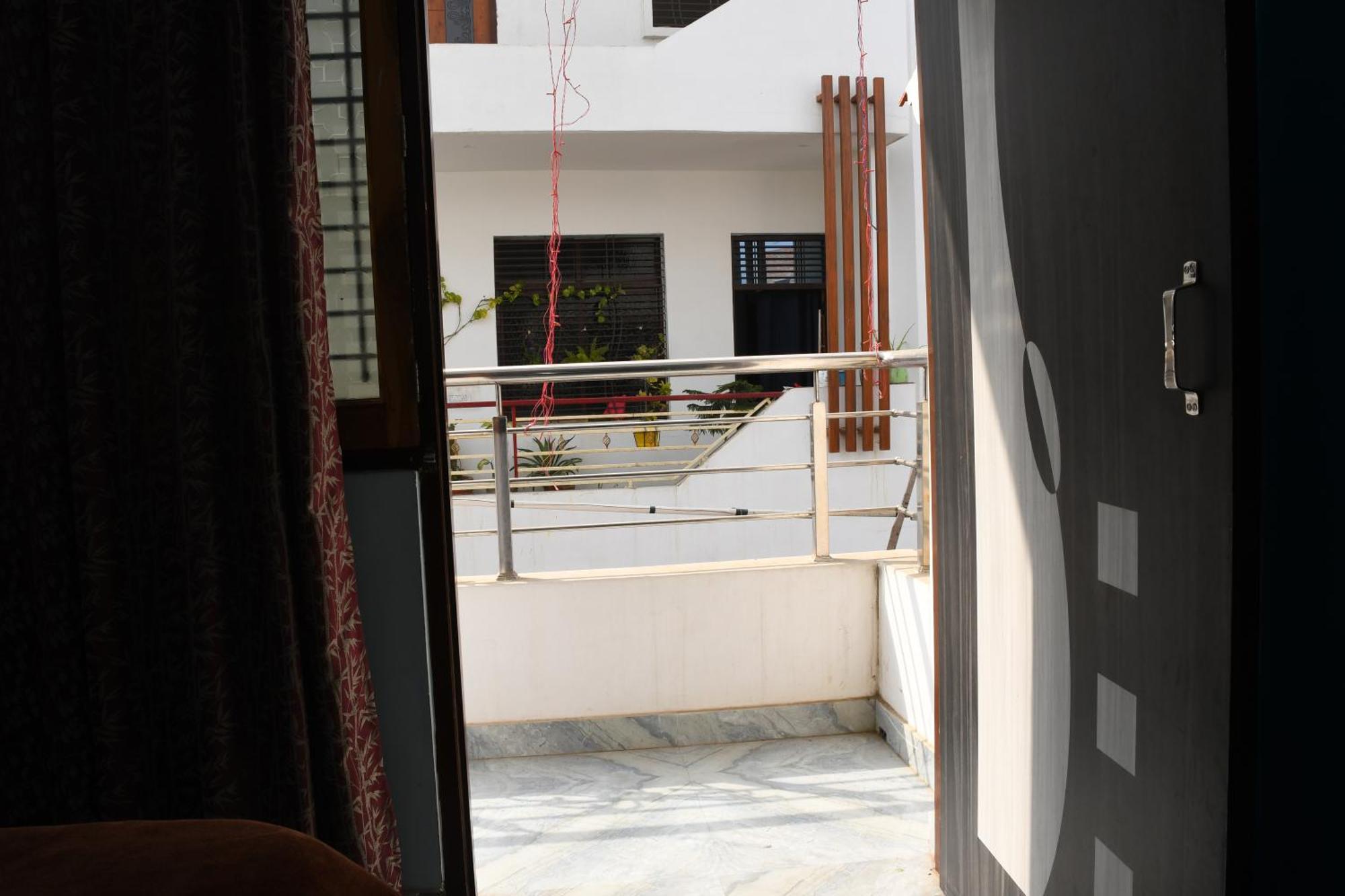 ורנאסי Indra Apartment מראה חיצוני תמונה